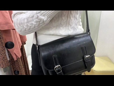 ❤️ Јавна мастурбација на младата кучка FeralBerry со дилдо во фитинг просторијата Дурли на mk.pornpictureshq.ru
